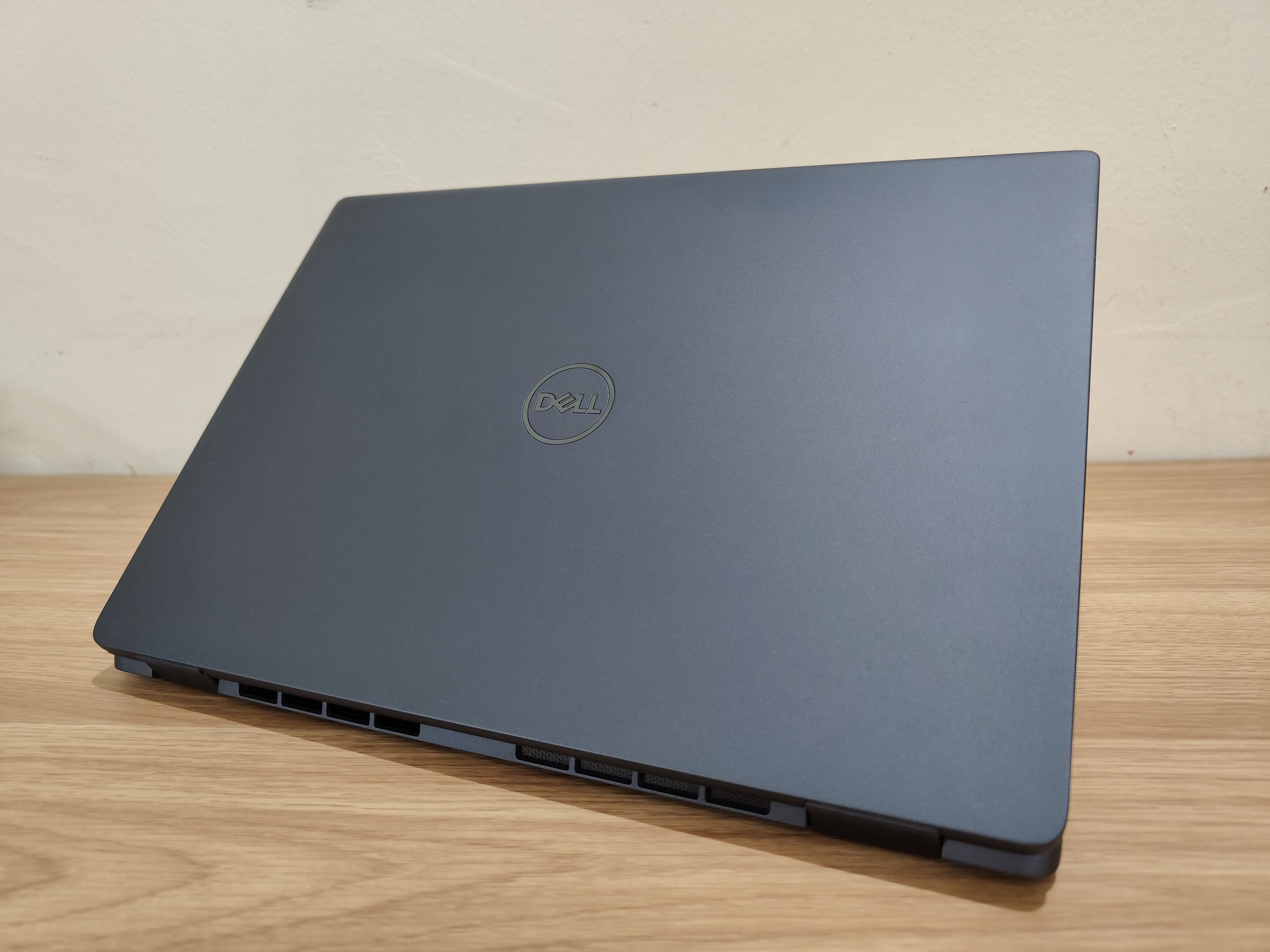 Review Dell Latitude 7350 Ultralight, Laptop AI Bisnis Tipis dan Ringan