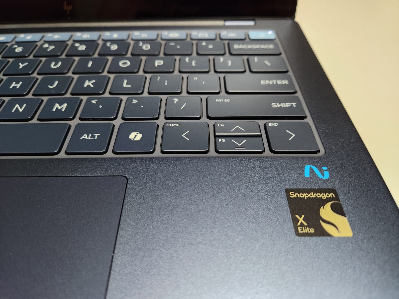 HP EliteBook Ultra G1q, Laptop AI Snapdragon Sangat Profesional