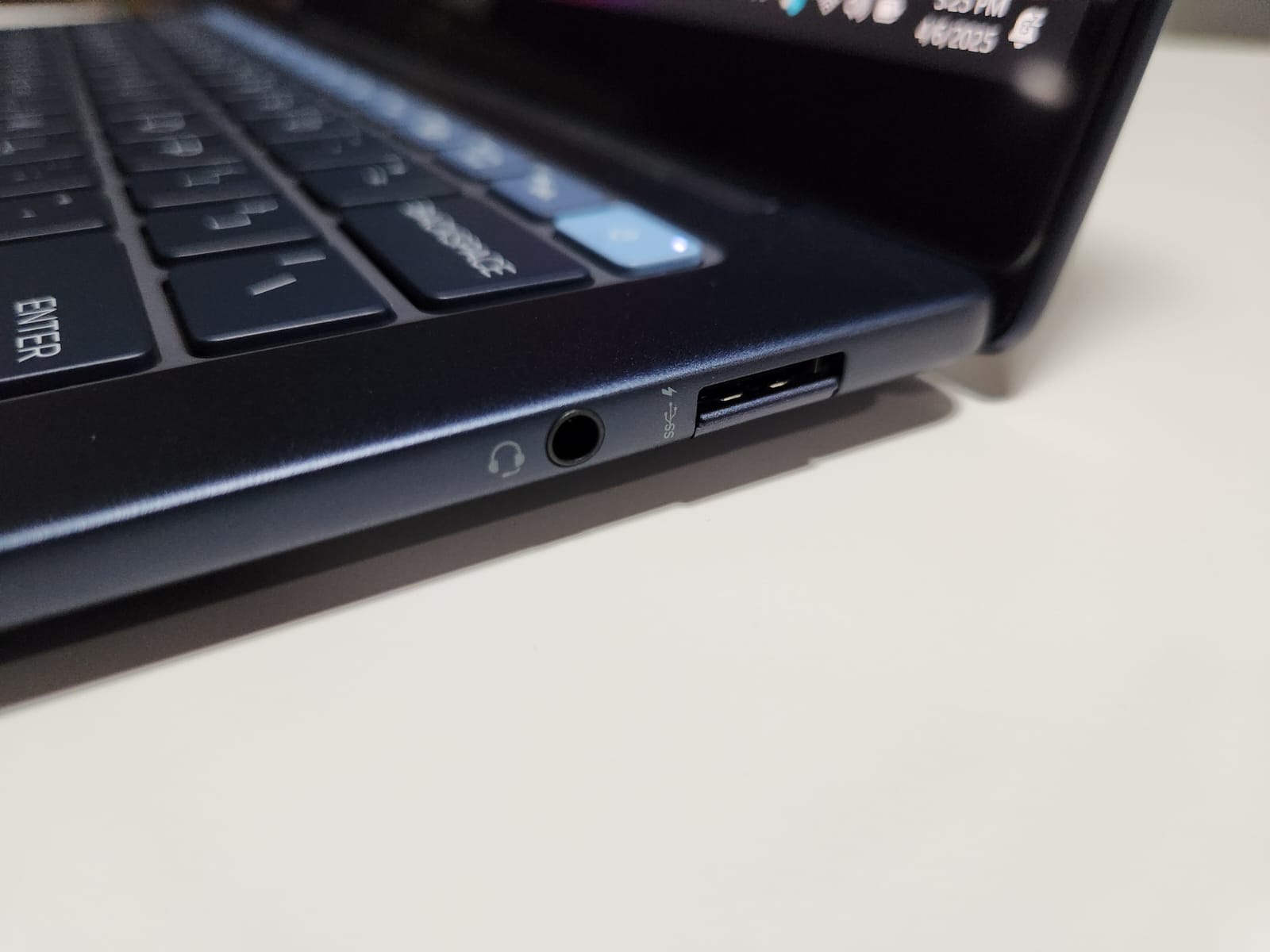 HP EliteBook Ultra G1q, Laptop AI Snapdragon Sangat Profesional