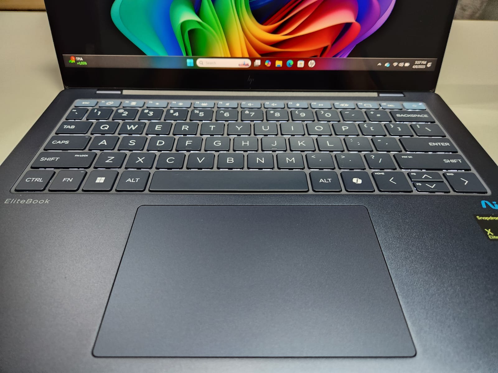 HP EliteBook Ultra G1q, Laptop AI Snapdragon Sangat Profesional
