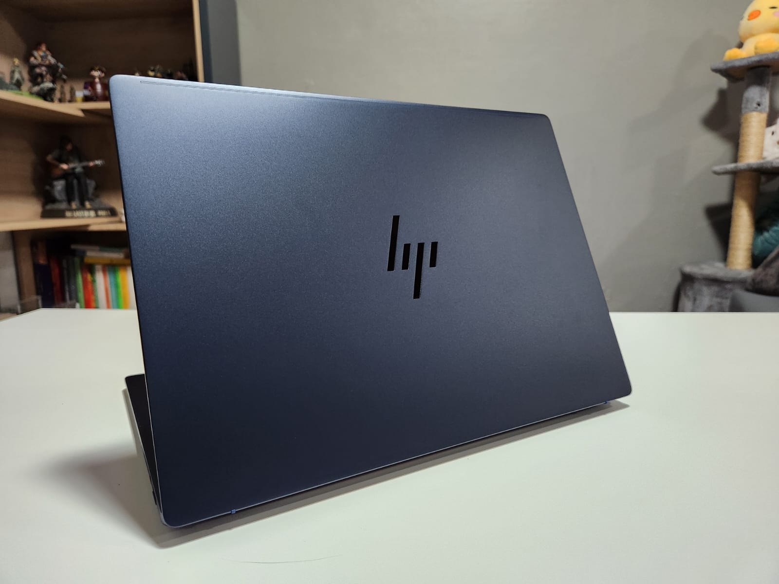 HP EliteBook Ultra G1q, Laptop AI Snapdragon Sangat Profesional