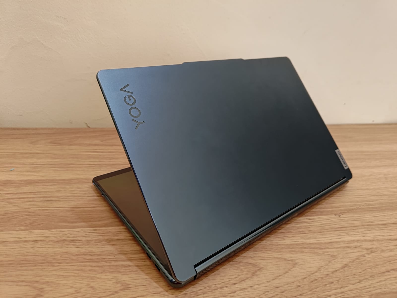 Review Lenovo Yoga Book 9i, Desain Laptop Dua Layar Paling Stylish