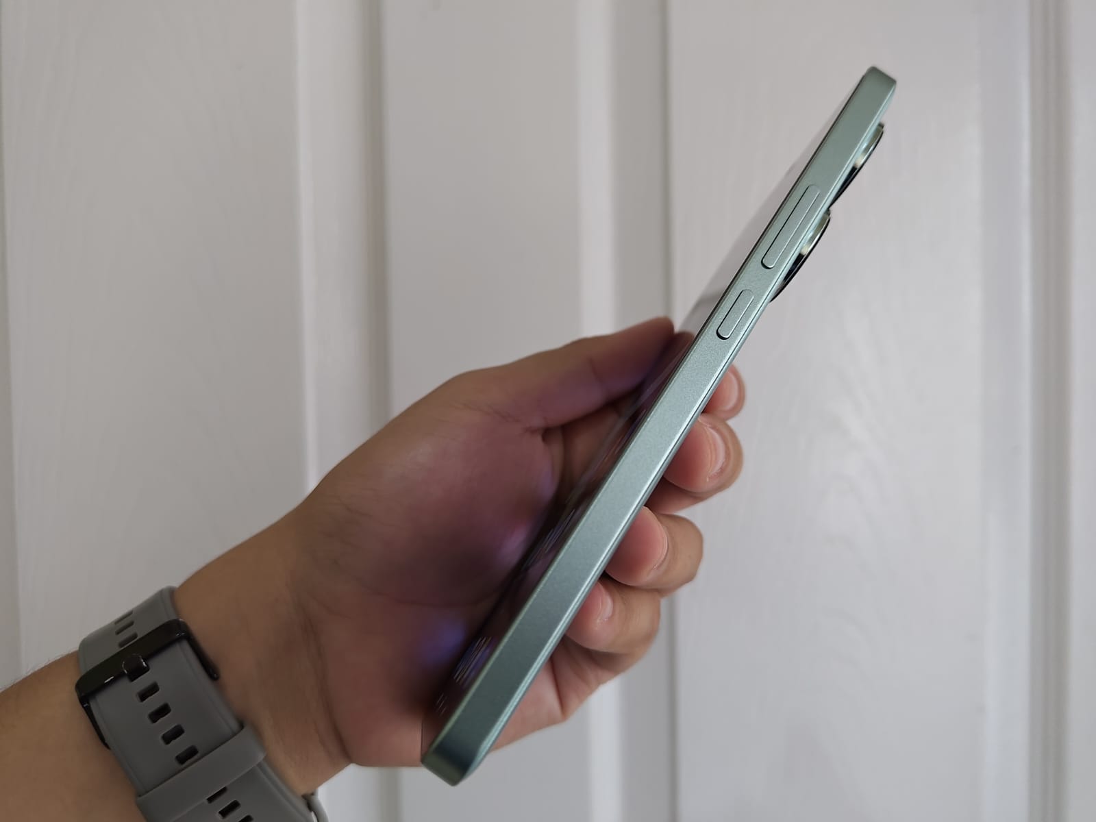 Review Poco F6, All-Rounder Terbaik yang Kurang di Desain Luarnya Aja