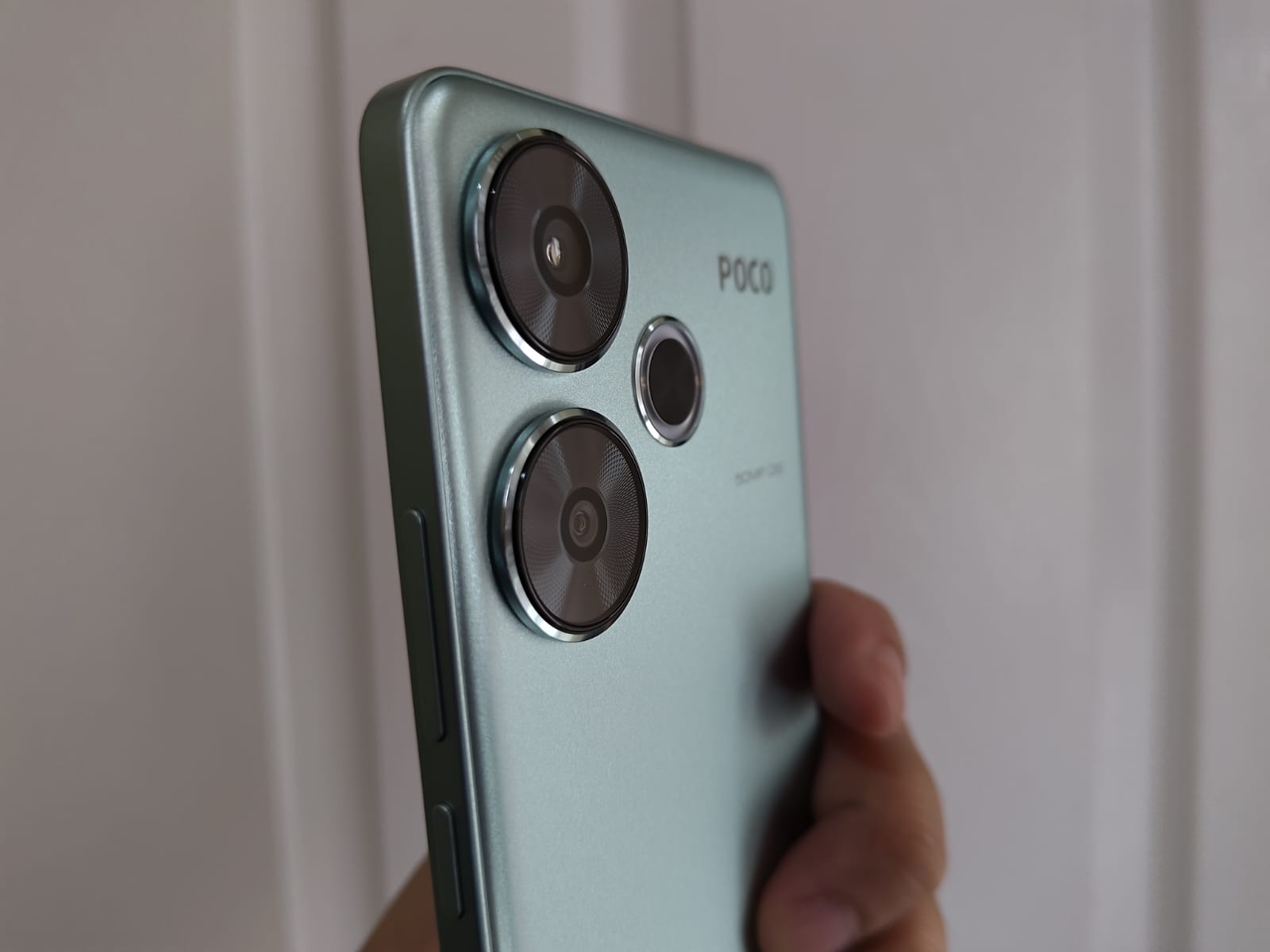 Review Poco F6, All-Rounder Terbaik yang Kurang di Desain Luarnya Aja