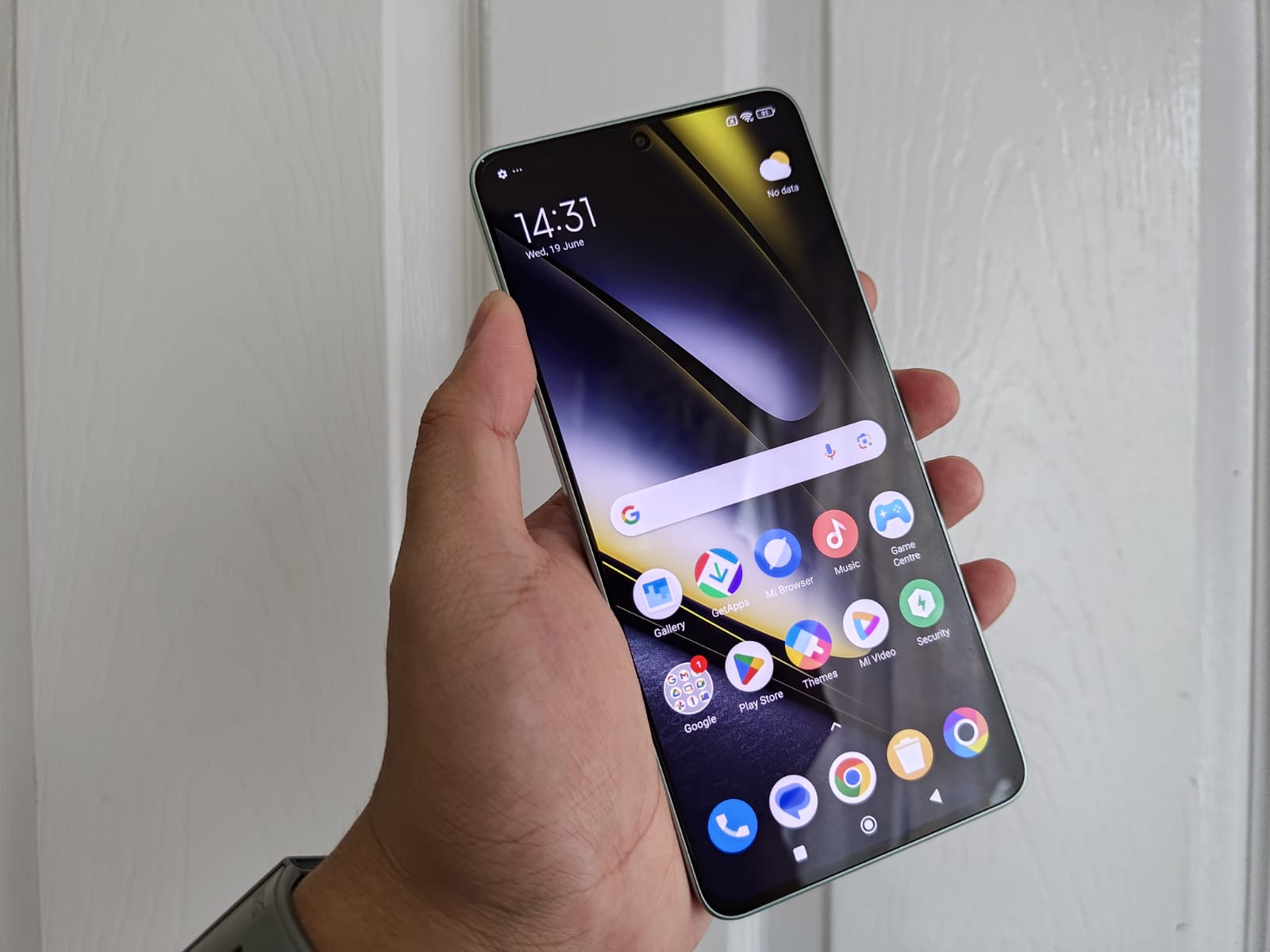 Review Poco F6, All-Rounder Terbaik yang Kurang di Desain Luarnya Aja