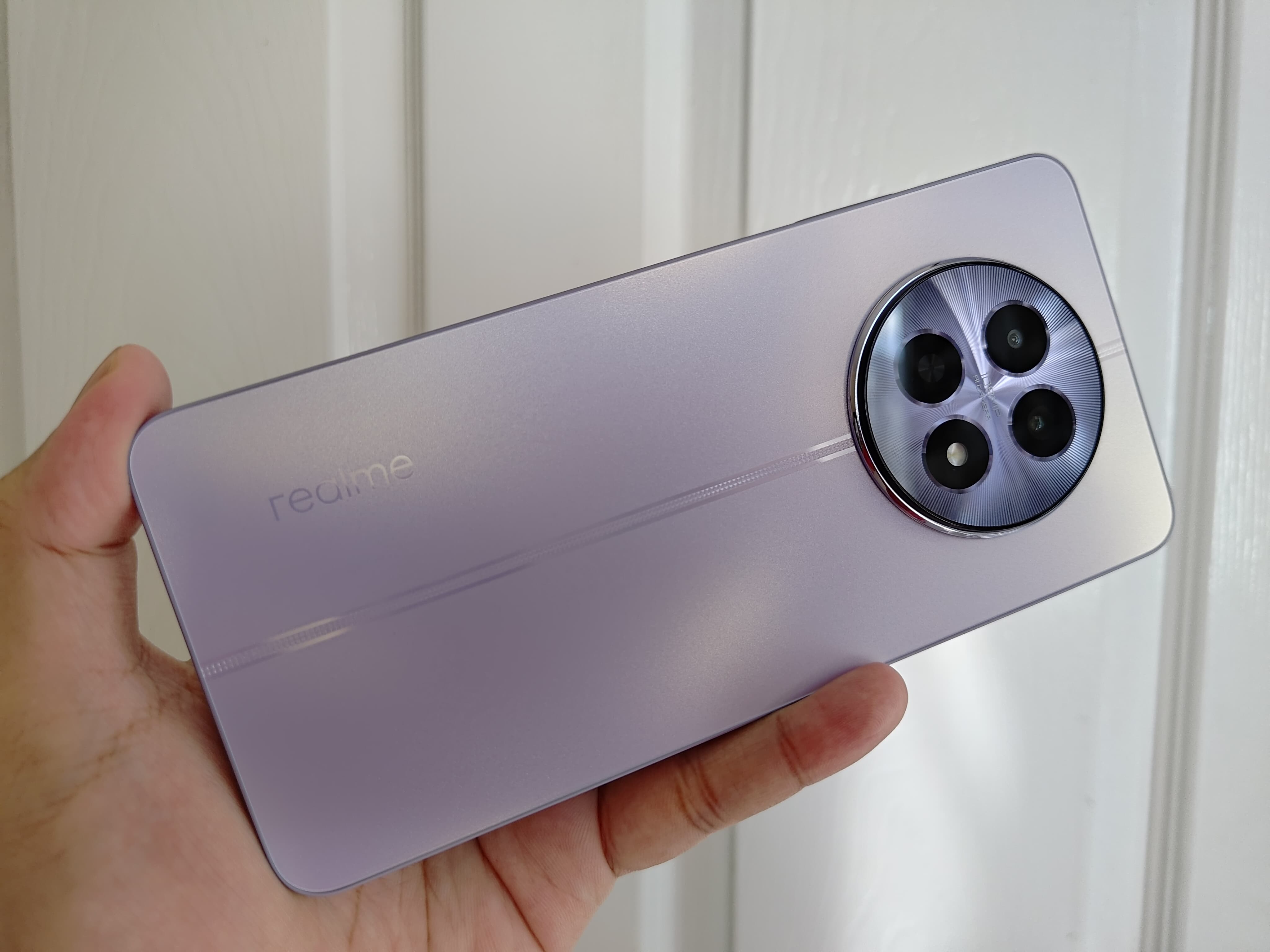 Review realme 12 5G, Kamera Profesional dalam Balutan Desain Menawan