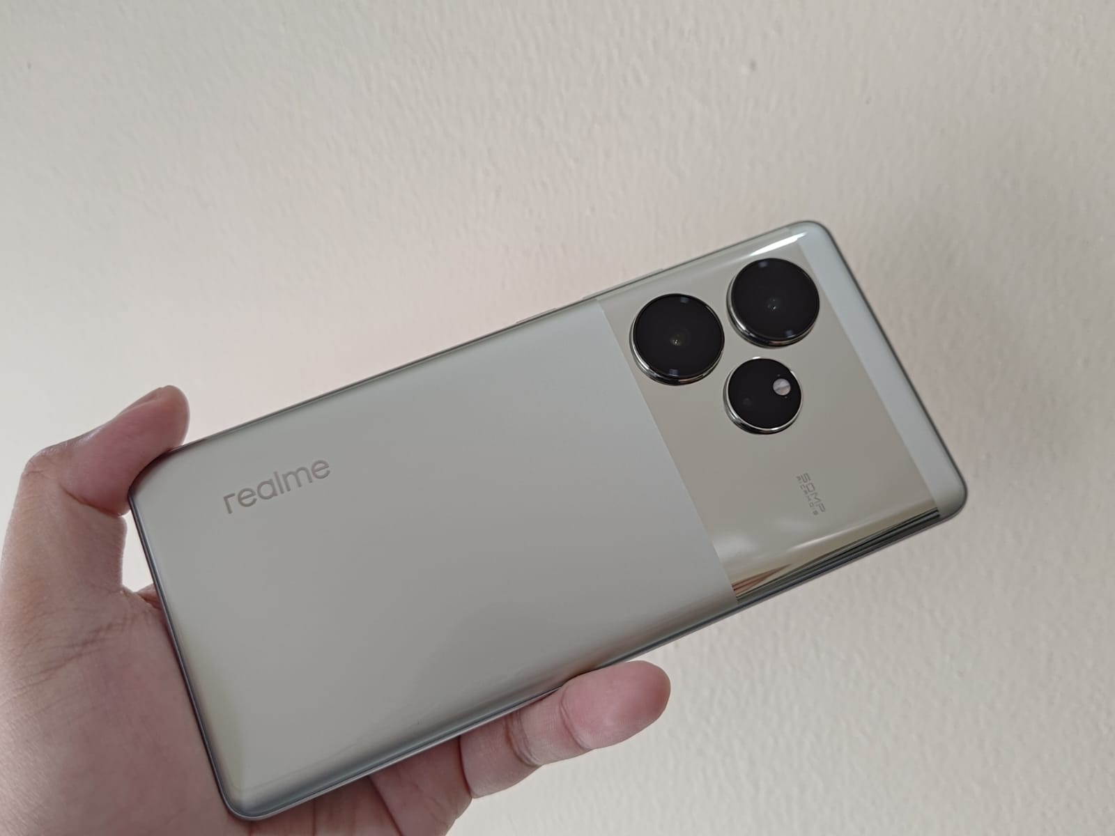 Siap Rilis di Indonesia, Hands-On realme GT 6 yang Pakai Snapdragon 8s Gen 3