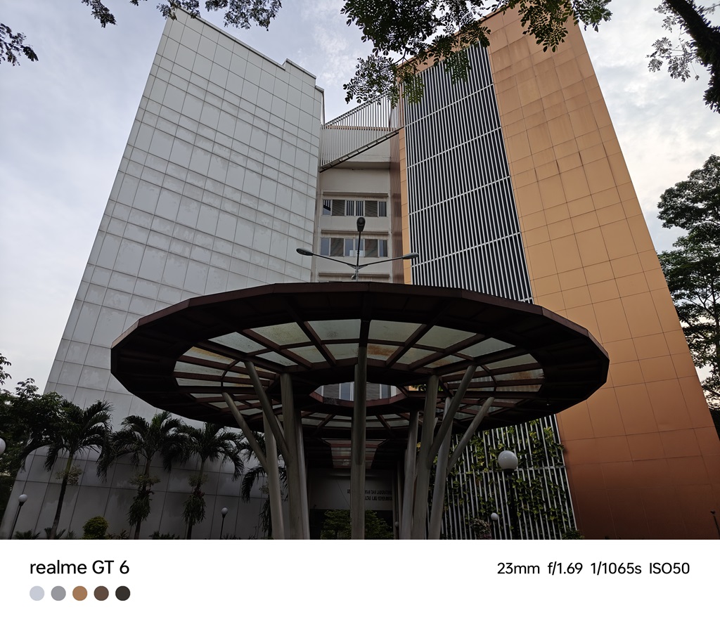 Review realme GT 6, Kombinasi Mengagumkan Performa, Kamera, dan AI