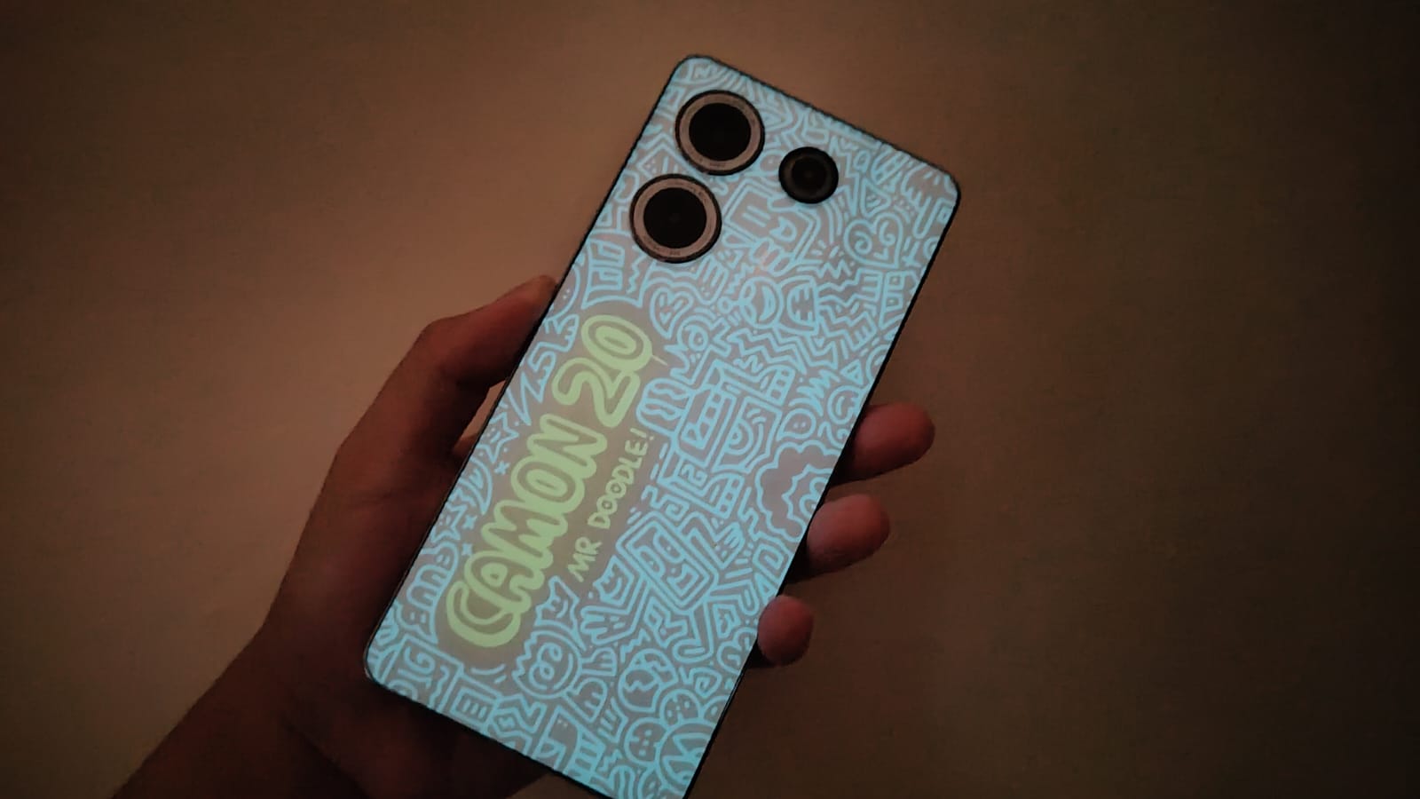 Review Tecno Camon 20 Pro 5G Doodle Edition, Desainnya Keren Glow in the Dark