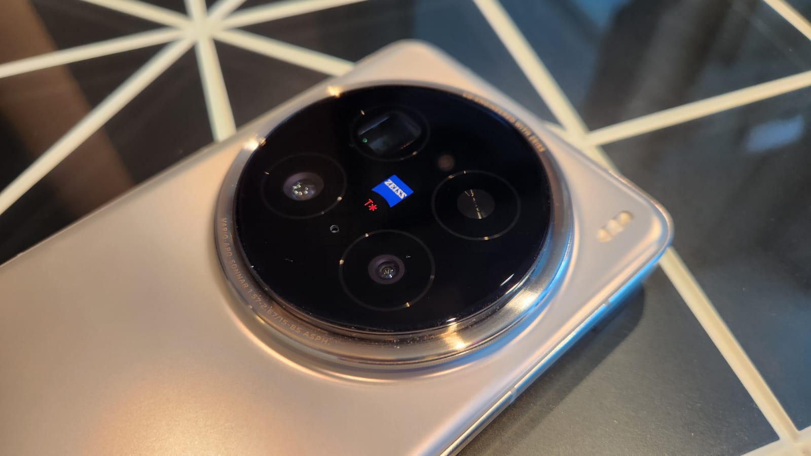 Unboxing dan Hands On vivo X200 Pro