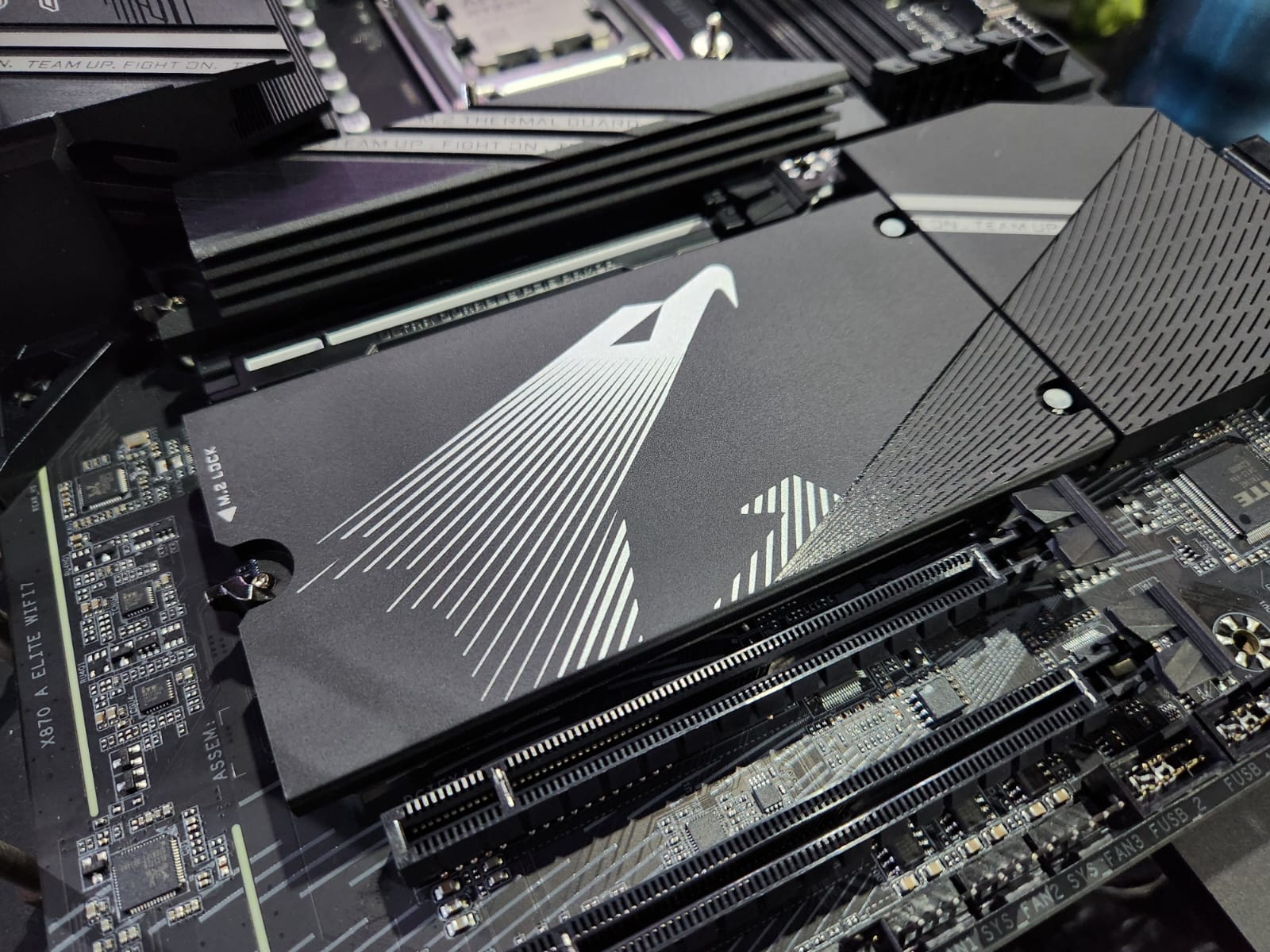 X870 Aorus Elite WiFi7, Kelas Elite Duet Ryzen 9000