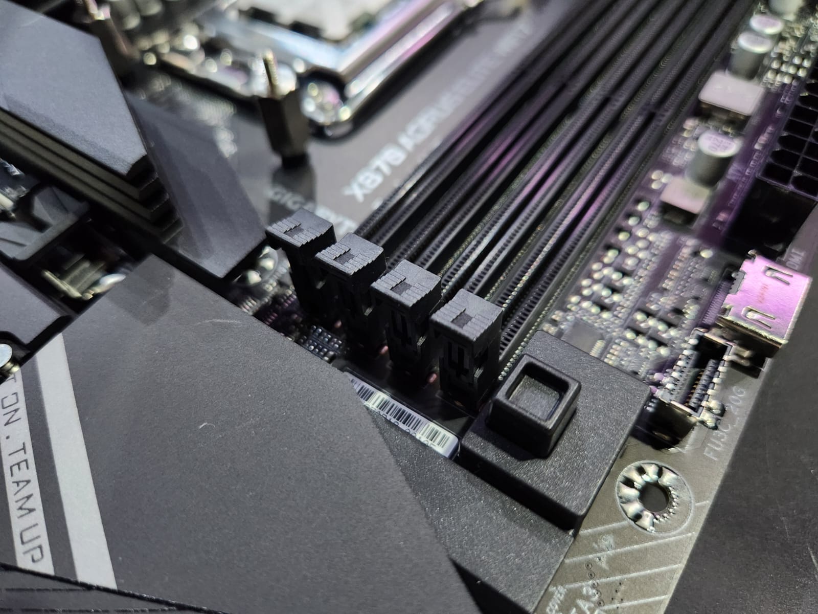 X870 Aorus Elite WiFi7, Kelas Elite Duet Ryzen 9000
