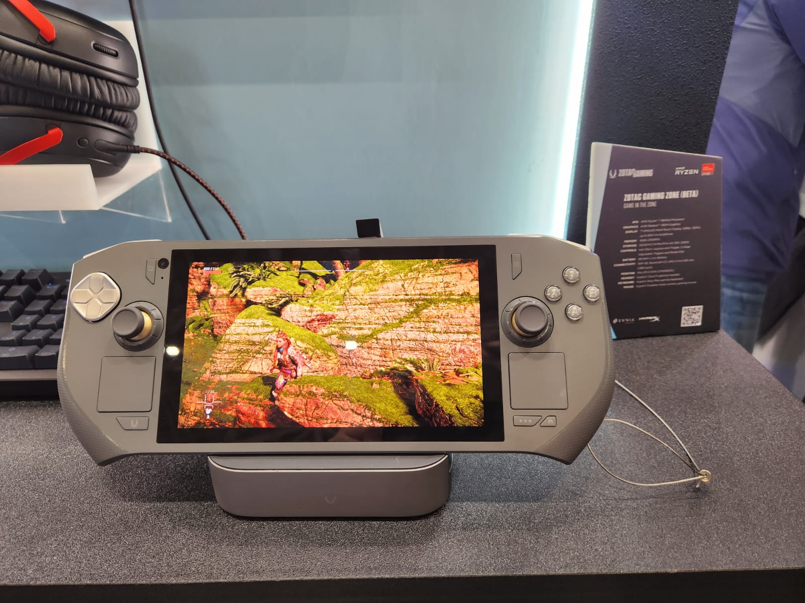 Hands On Zotac Zone, Handheld Gaming Terbaru