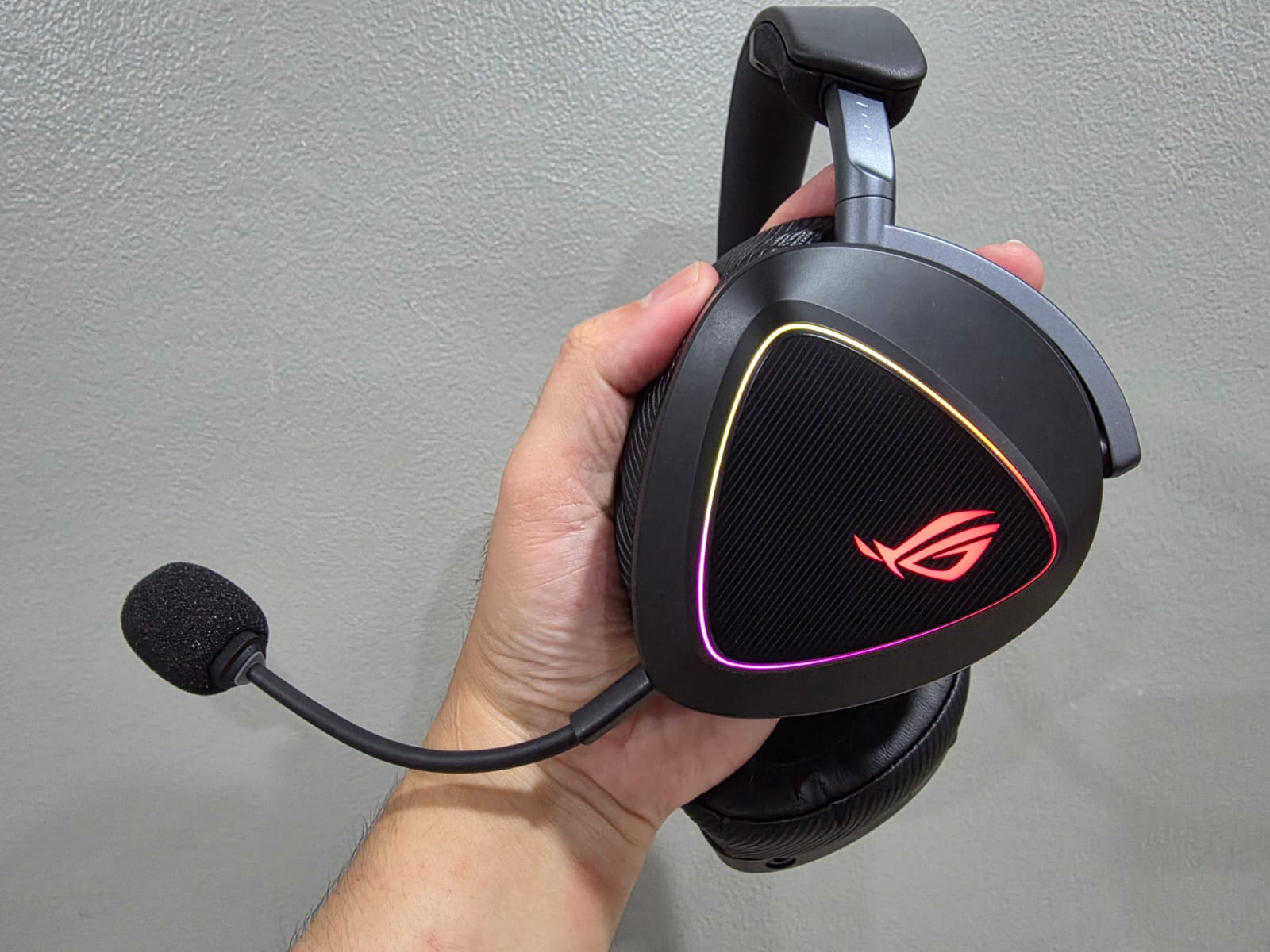 Asus ROG Delta II, Baterai Monster dan DualFlow Revolusioner