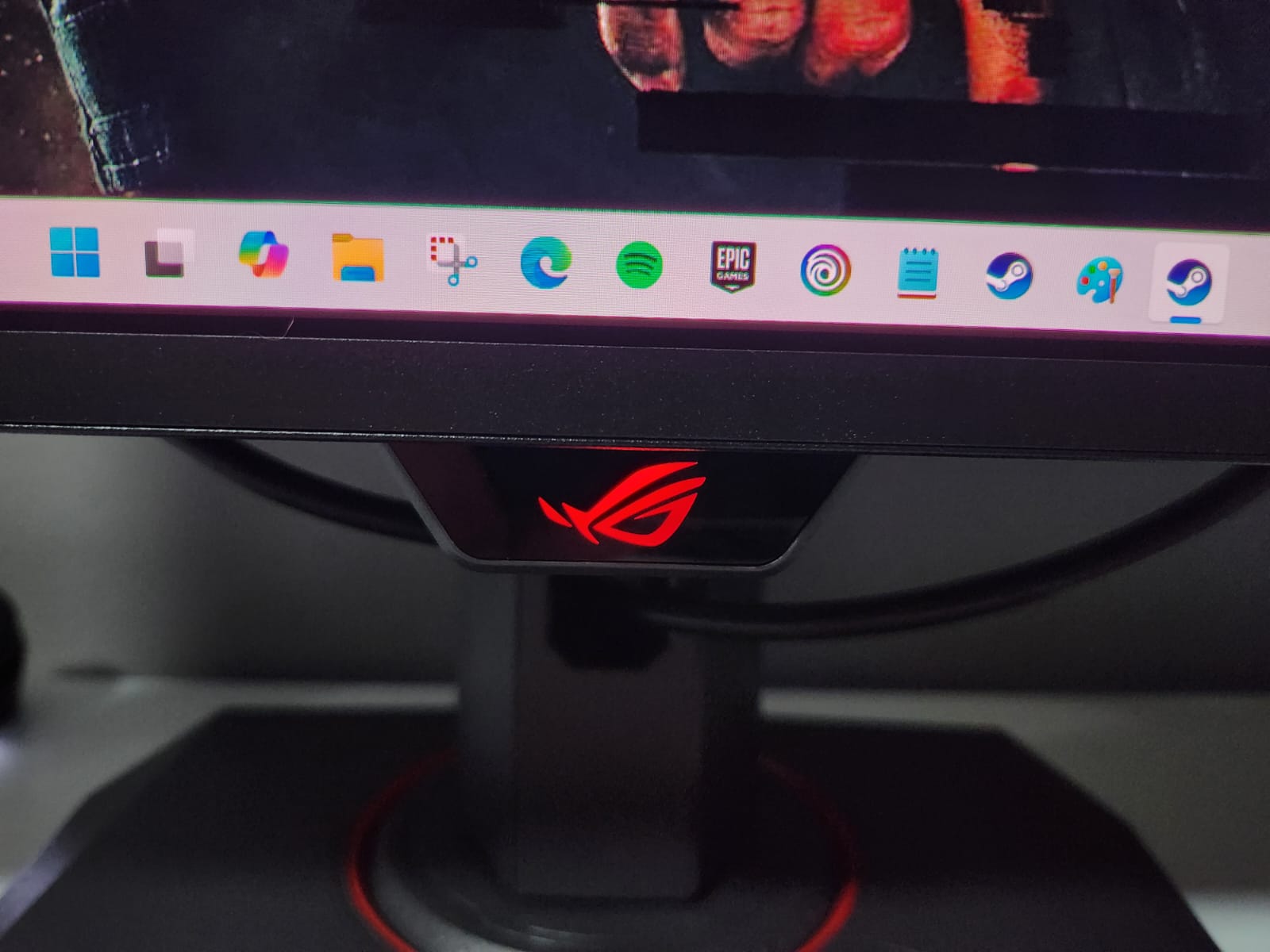 Asus ROG Strix OLED XG27UCDMG, Monitor Gaming Yahut