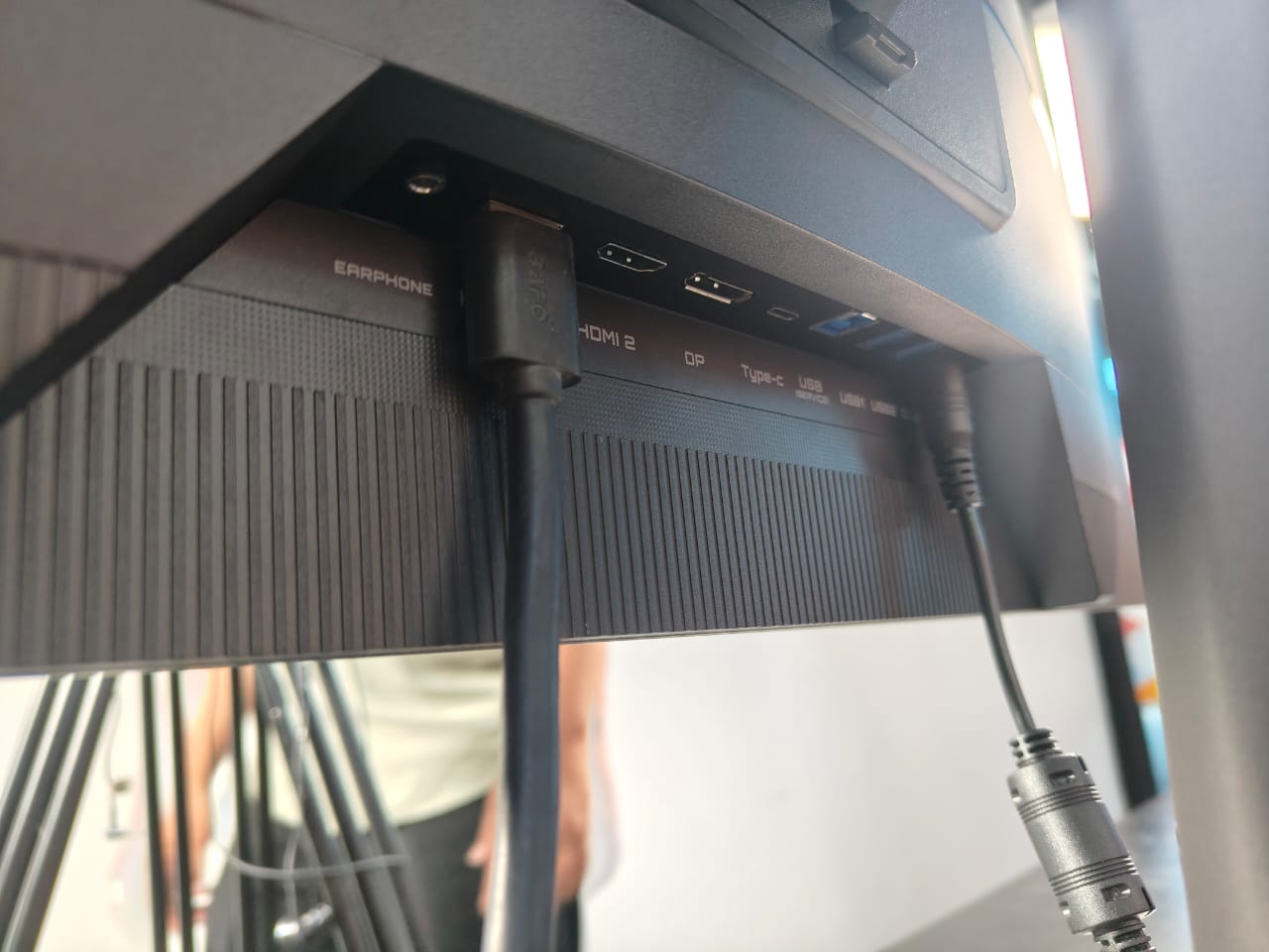 Gigabyte MO27Q28G, Monitor Gaming dengan Teknologi OLED Tandem