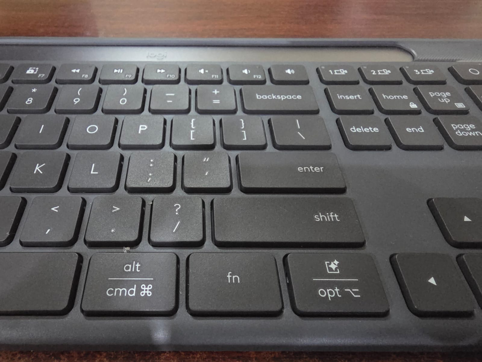 Logitech Signature Slim Solar+ K980, Keyboard Wireless Baterai Abadi