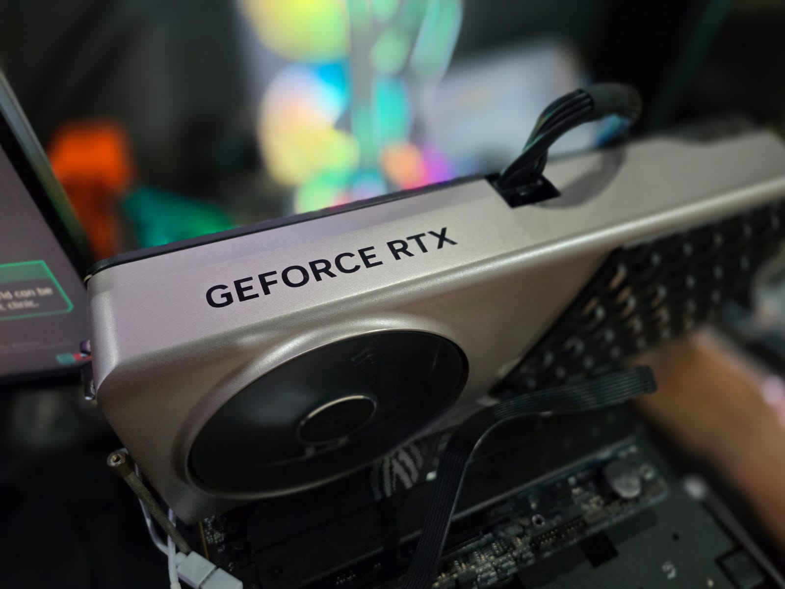 MSI GeForce RTX 5080 Expert OC, Ukuran Besar Performa Besar