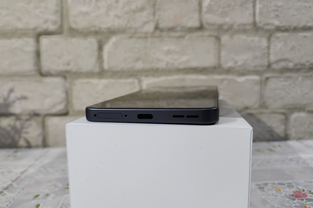 Oppo Reno 13F 5G, Pendamping Aktivitas Andal