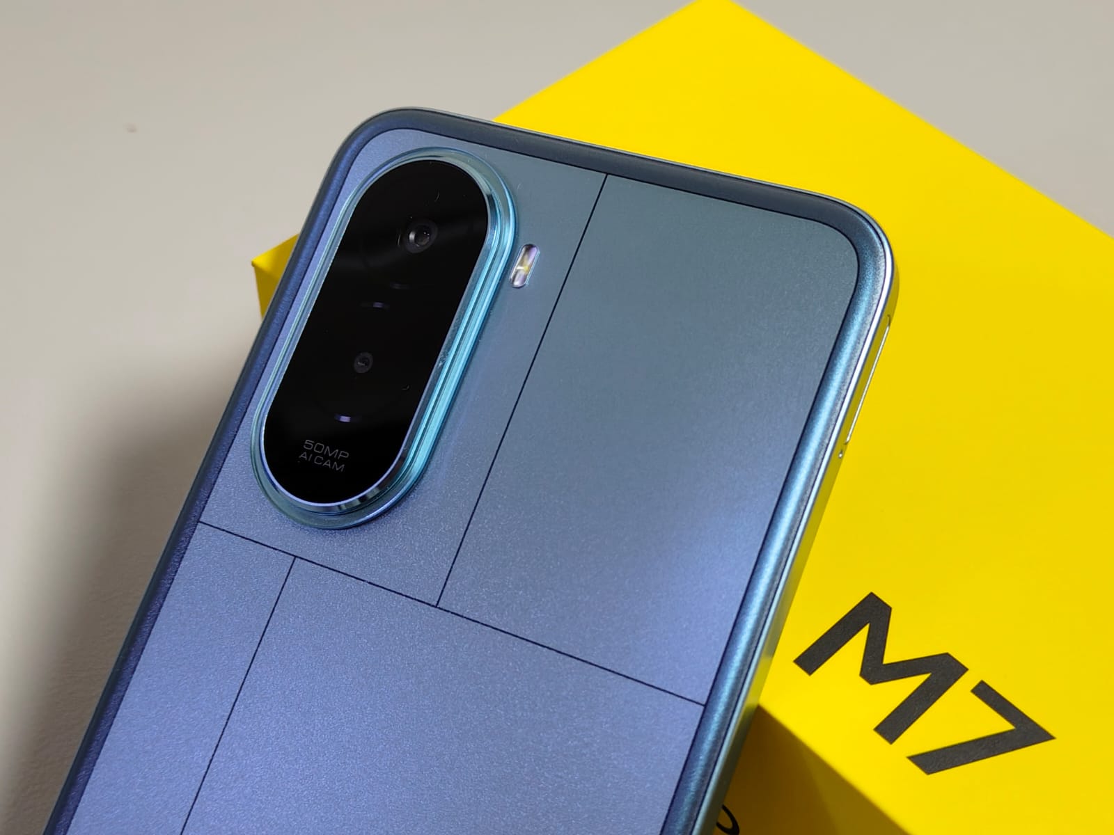 Unboxing! Ini yang Bakal Kamu Dapetin dari Poco M7