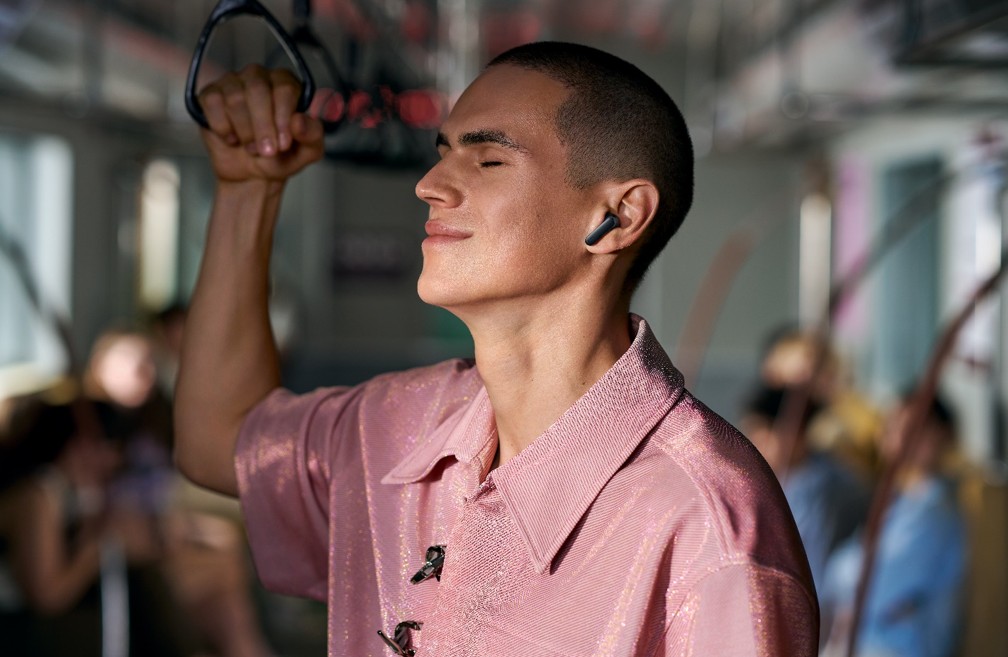 HUAWEI FreeBuds 7i: Noise Cancellation Lebih Kuat, Mic Lebih Jernih, Tetap Tampil Stylish Sepanjang Hari dari Meeting di SCBD Hingga Naik MRT