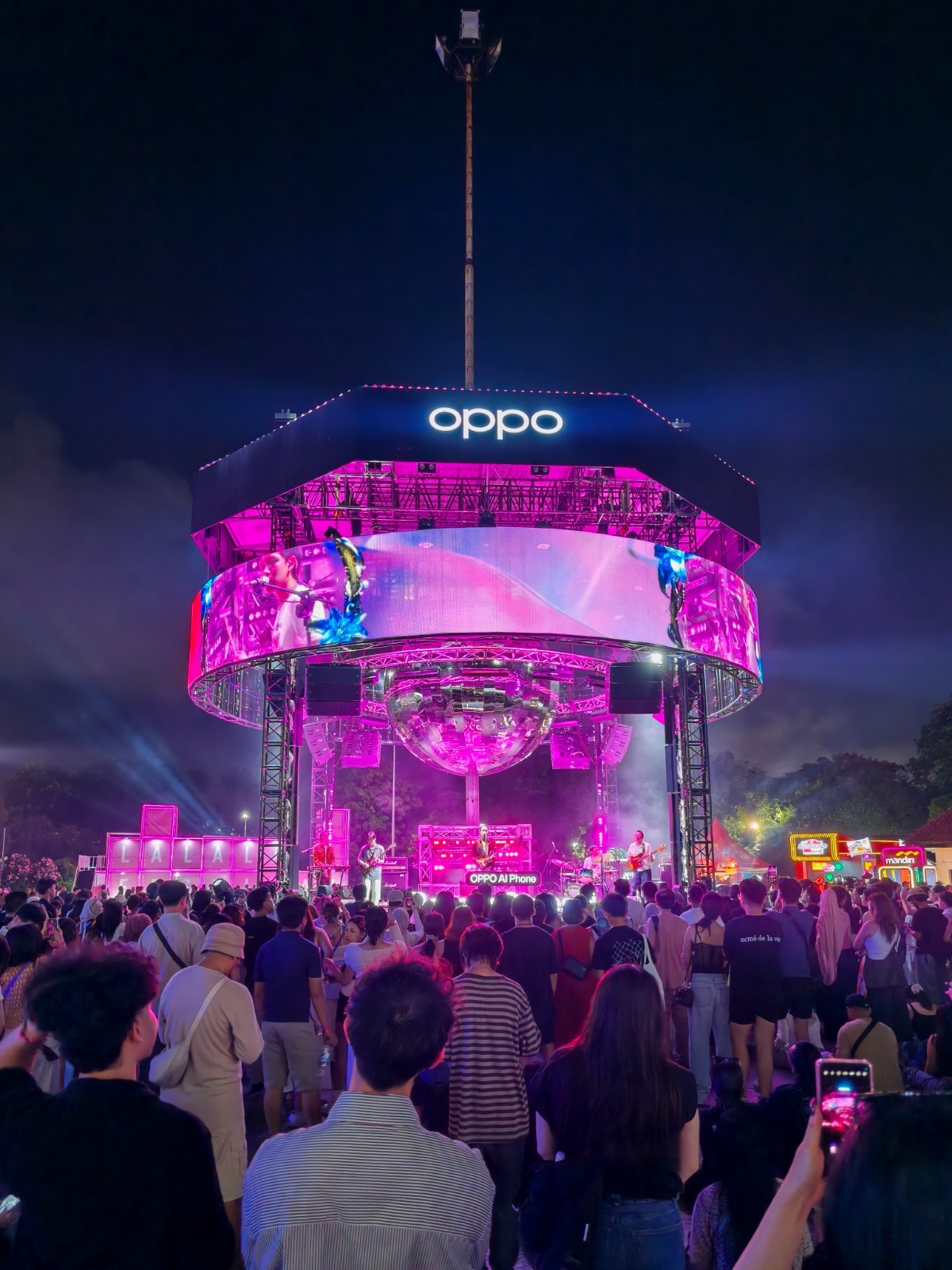 OPPO Hangout Zone Jadi Basecamp Favorit Anak Muda di LaLaLa Festival 2025