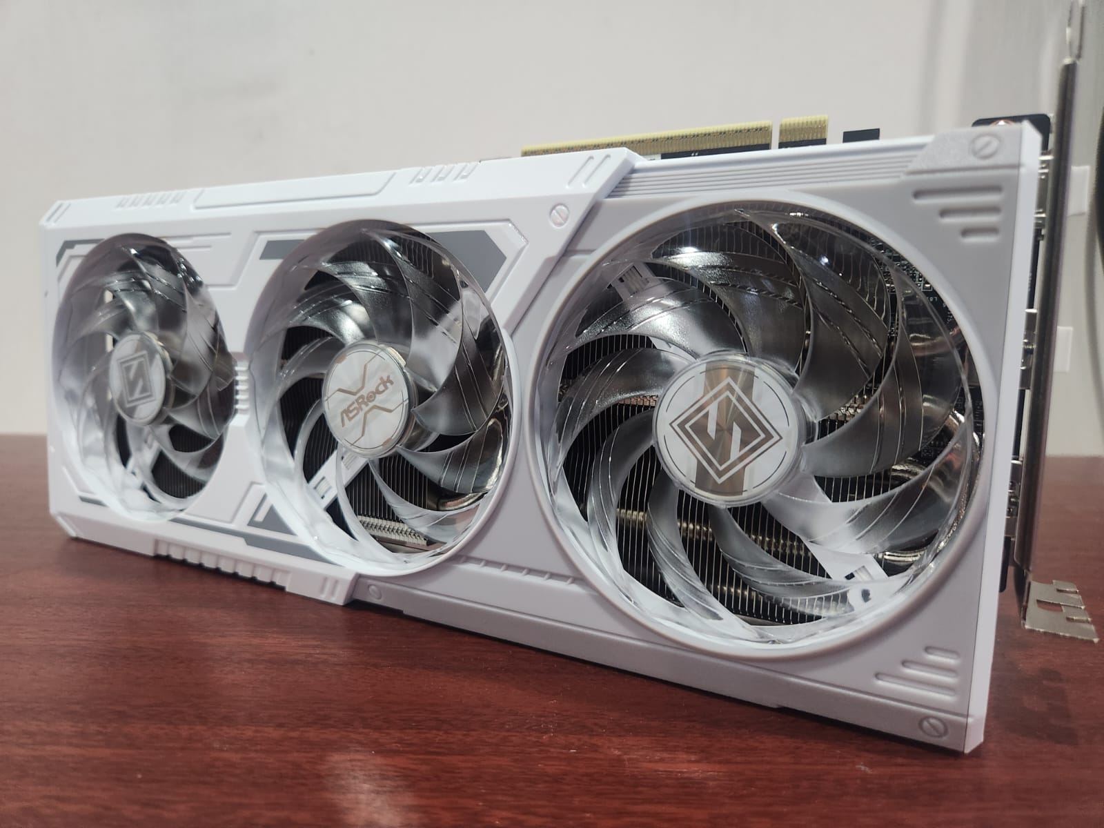ASRock Radeon RX 9060 XT Steel Legend, Masih Kencang di Resolusi 2K
