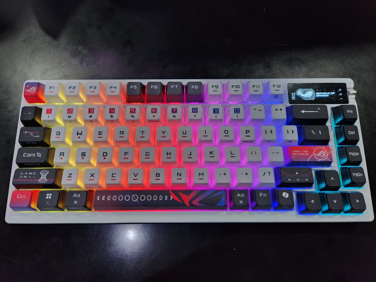 Asus ROG Azoth X, Desain Semi Retro Performa Bagus