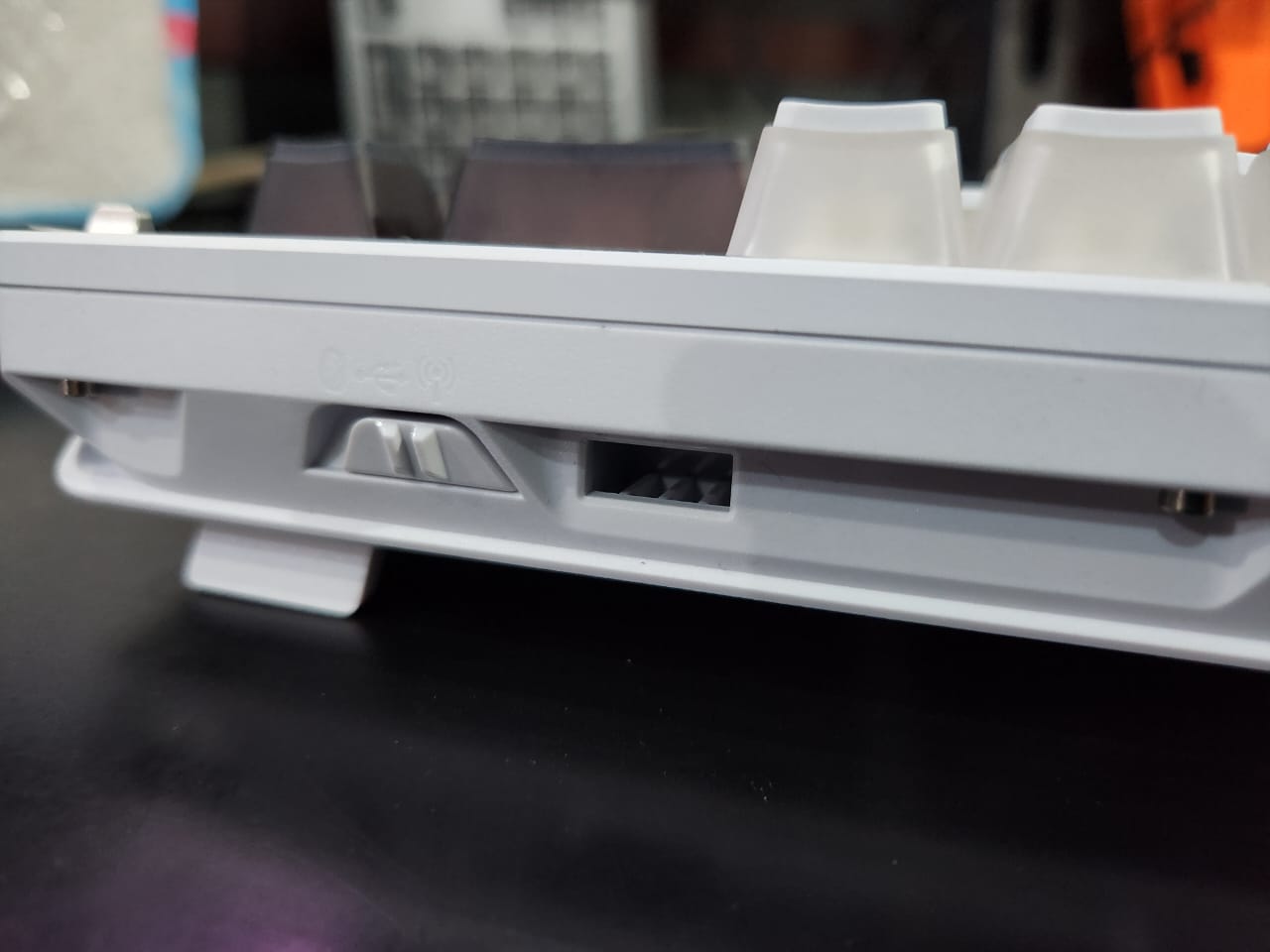 Asus ROG Azoth X, Desain Semi Retro Performa Bagus