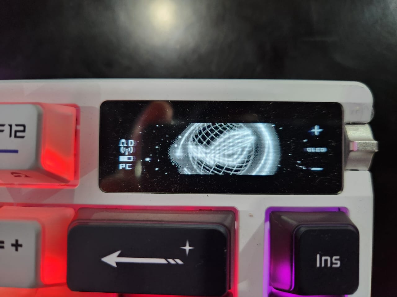Asus ROG Azoth X, Desain Semi Retro Performa Bagus