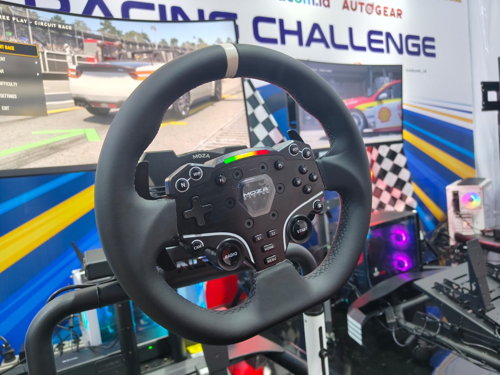 Jajal Langsung Sensasi Balap Profesional di GIIAS 2025: Medcom.id Hadirkan Moza Racing R3 dan R5