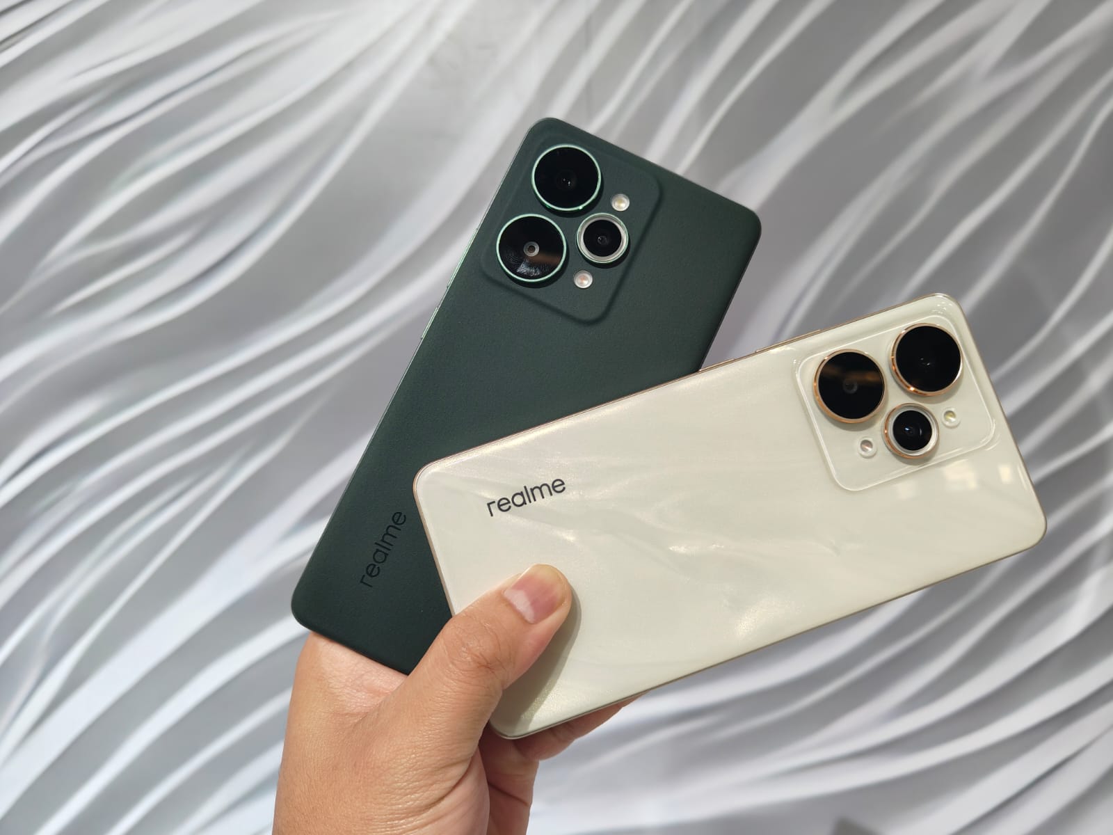Perbedaan Spesifikasi dan Harga Realme 15 5G vs Realme 15 Pro 5G Indonesia