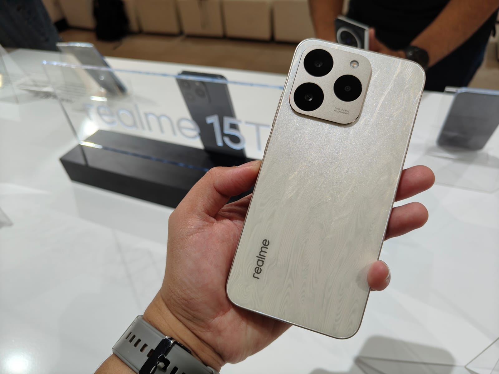 Harga realme 15T 5G di Indonesia, Sepadan Sama Spesifikasinya