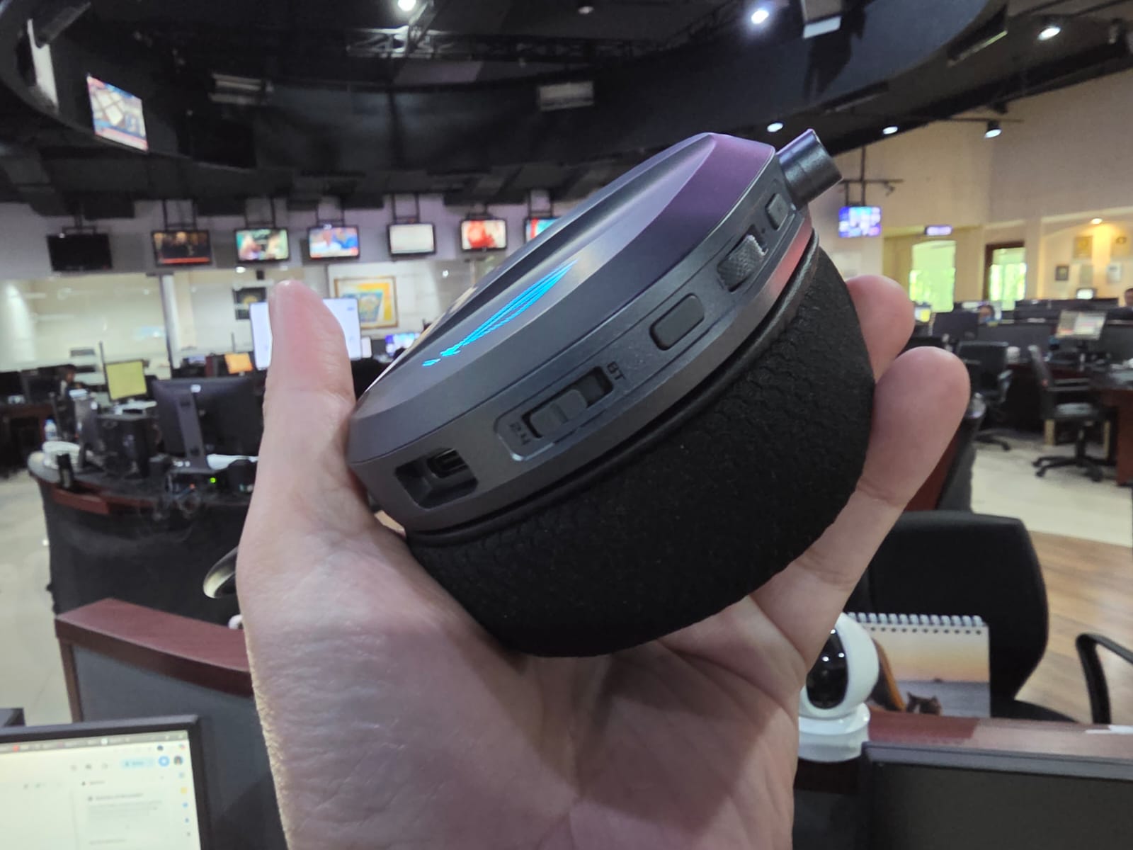 Asus ROG Pelta, Headset Gaming Baterainya Awet Banget