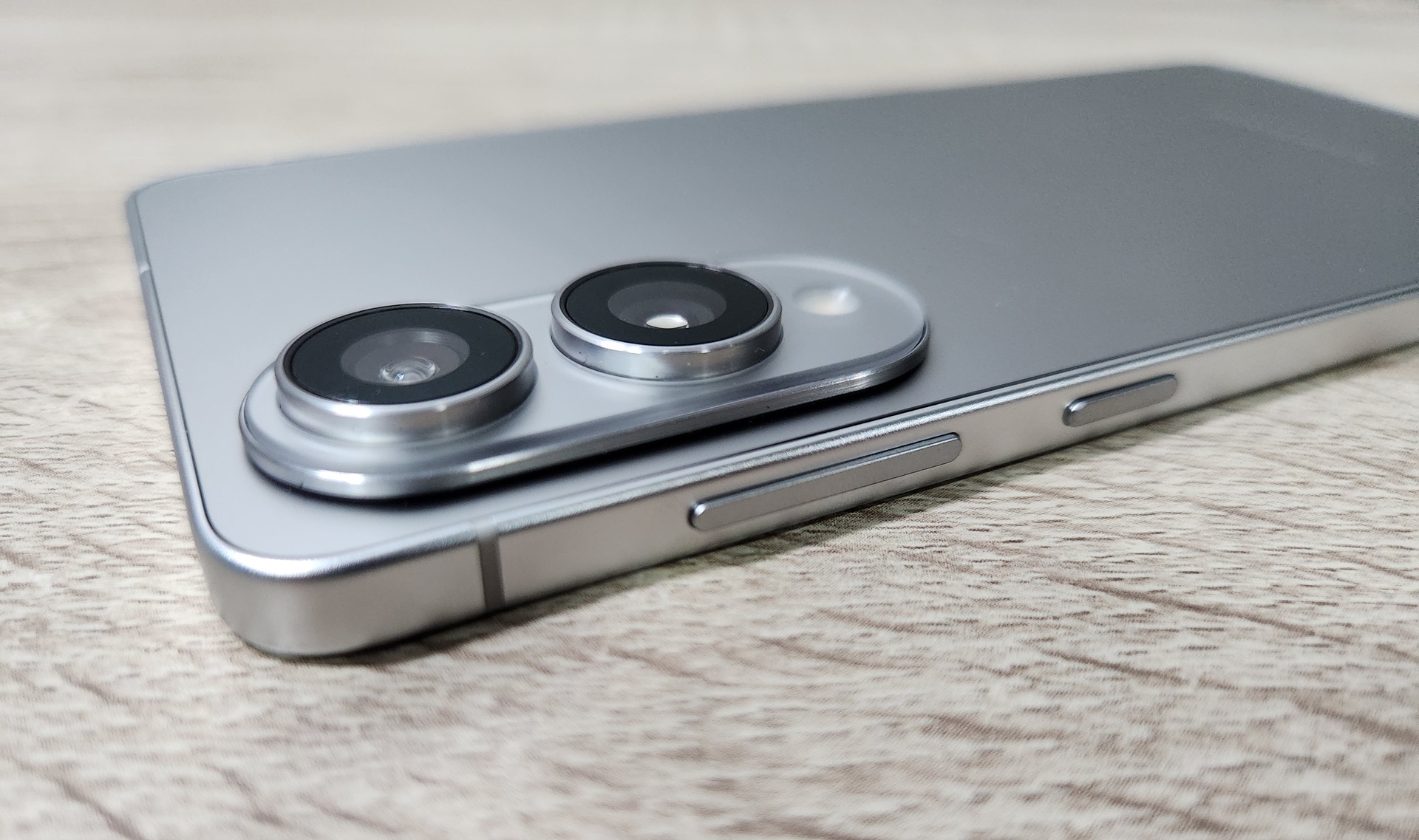 Review Samsung Galaxy S25 Edge, Desain Tipis tapi Pengalaman Fantastis