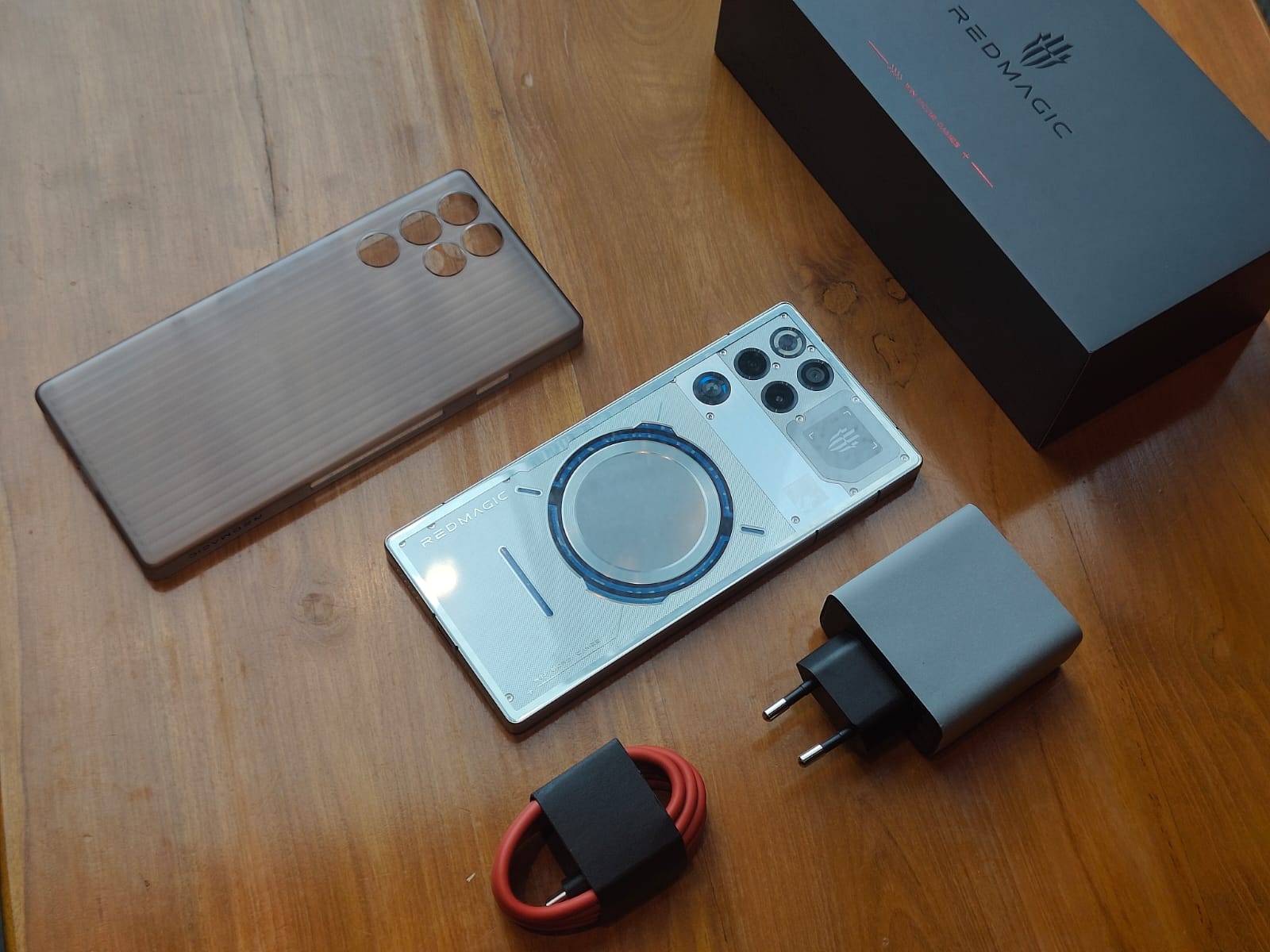 Eksklusif, Unboxing Paket nubia REDMAGIC 11 Pro, Bonus Gamepad!