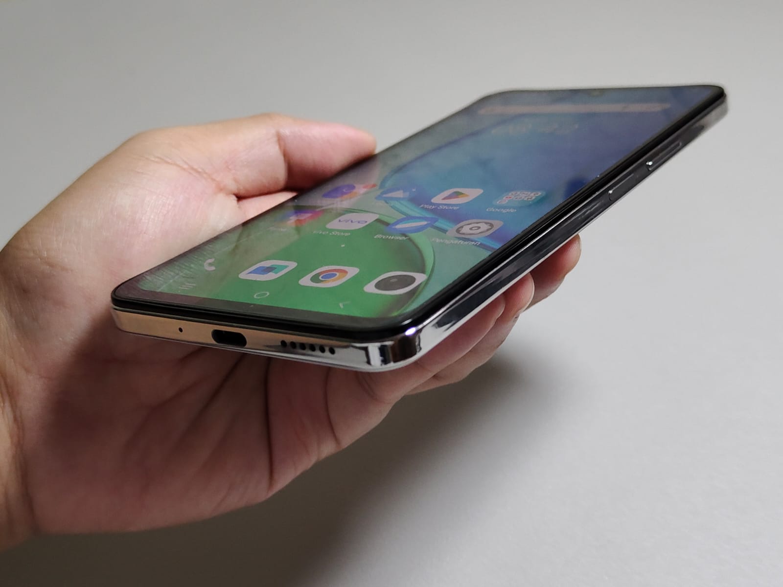Review vivo Y29, Buat yang Cari HP Tahan Banting dan Tahan Lama