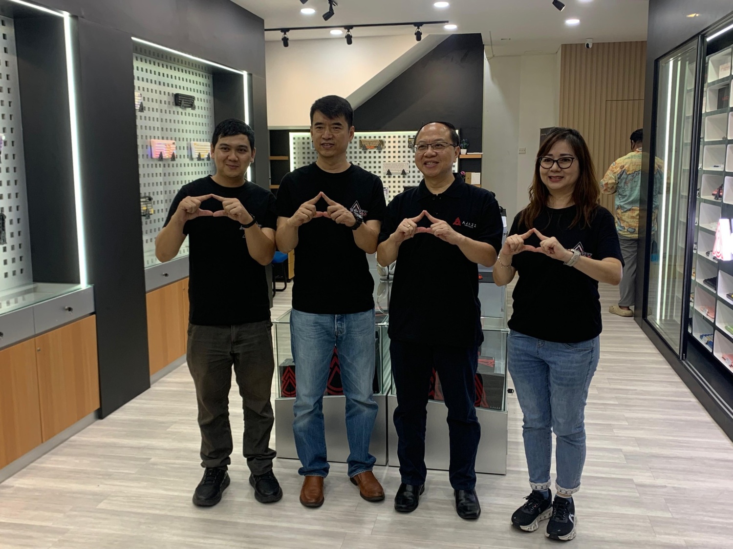 Konsep Modern dan Interaktif, Ajazz Buka Showroom Perdana di Indonesia