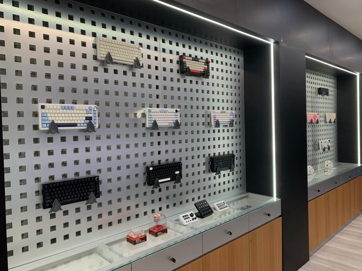 Konsep Modern dan Interaktif, Ajazz Buka Showroom Perdana di Indonesia