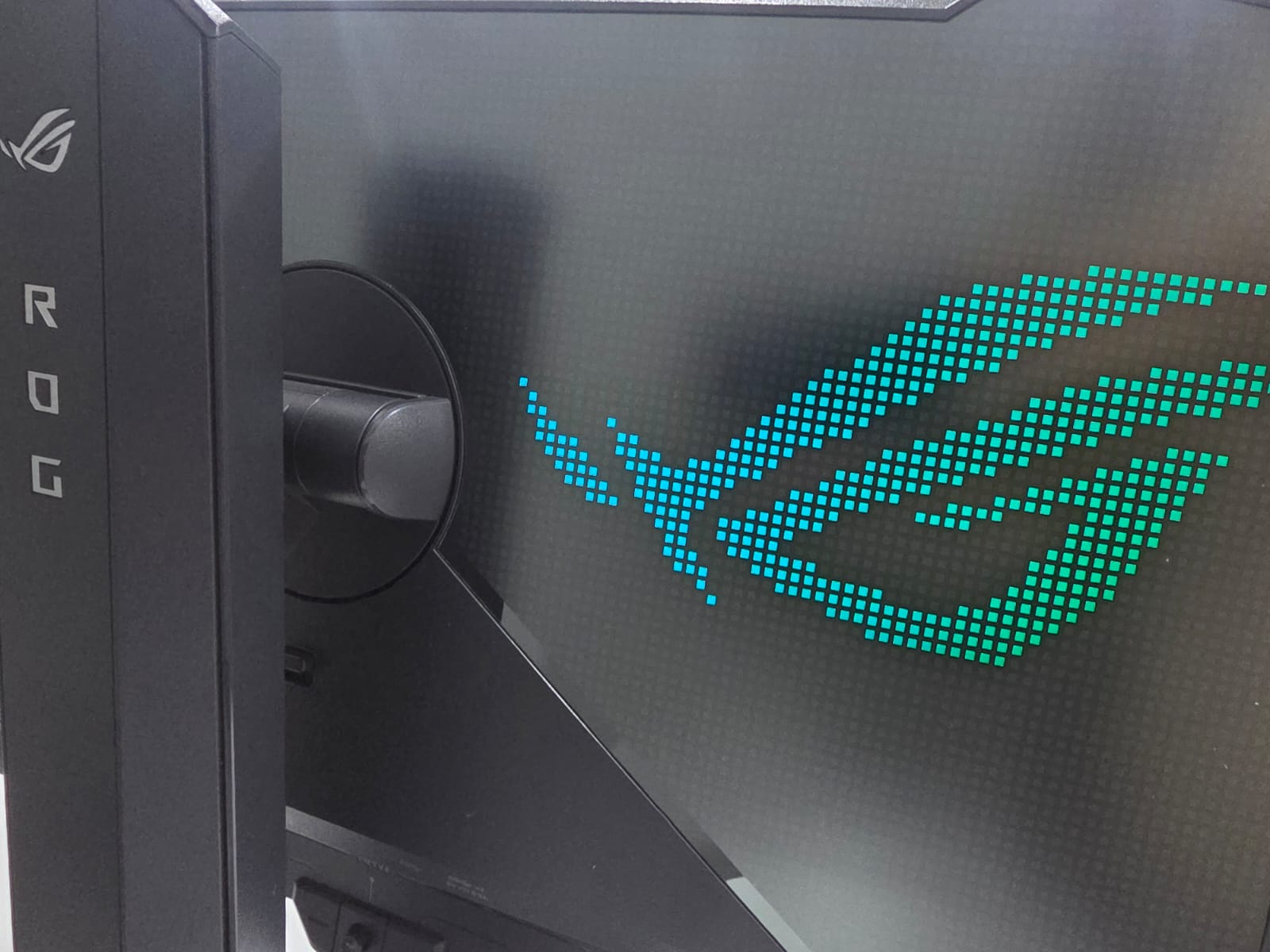 Asus ROG Strix XG27AQWMG, Di Atas Standar