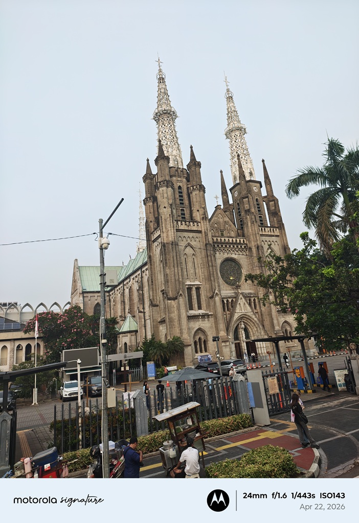 Jajal Kamera Motorola Signature di Bus Wisata Jakarta