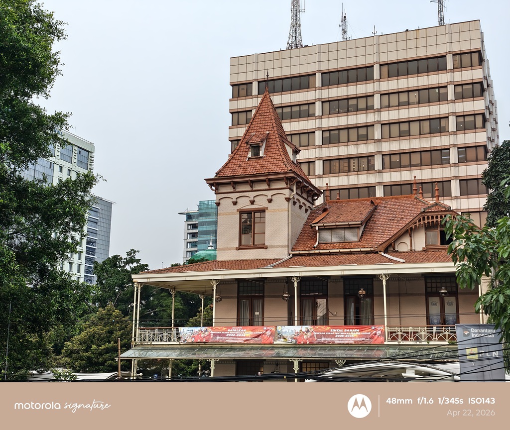 Jajal Kamera Motorola Signature di Bus Wisata Jakarta