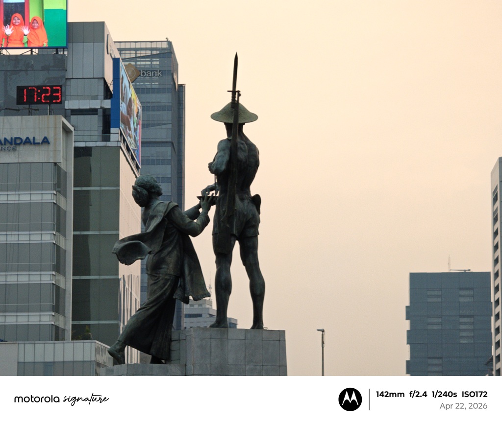 Jajal Kamera Motorola Signature di Bus Wisata Jakarta