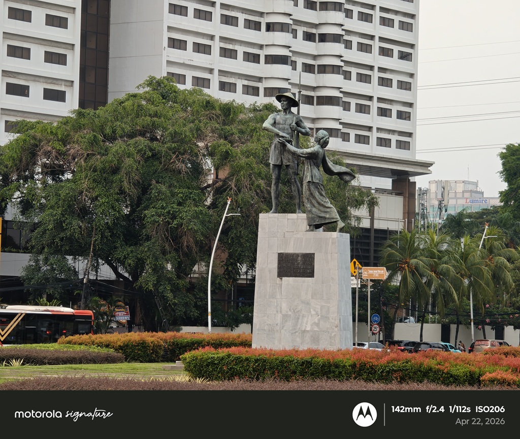 Jajal Kamera Motorola Signature di Bus Wisata Jakarta