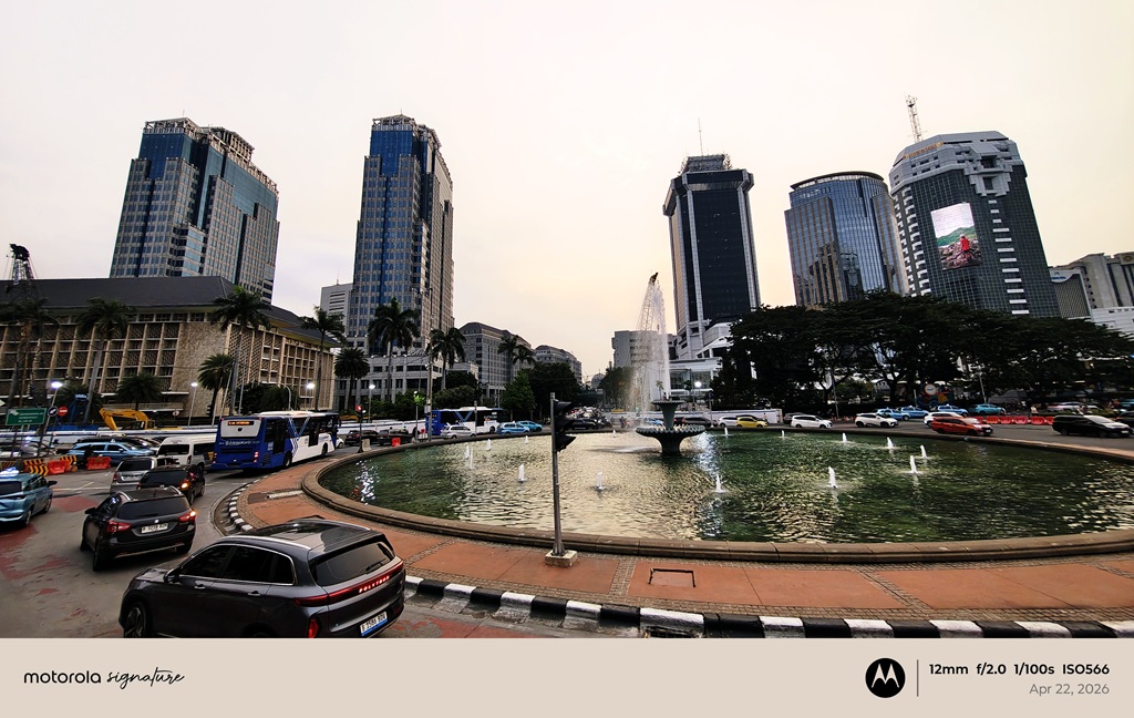 Jajal Kamera Motorola Signature di Bus Wisata Jakarta