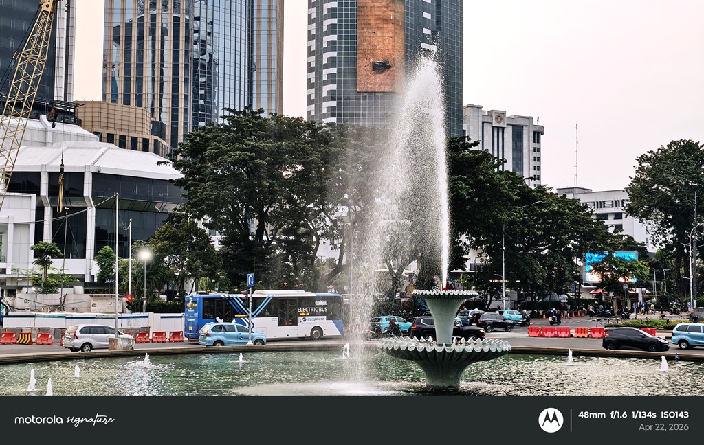 Jajal Kamera Motorola Signature di Bus Wisata Jakarta