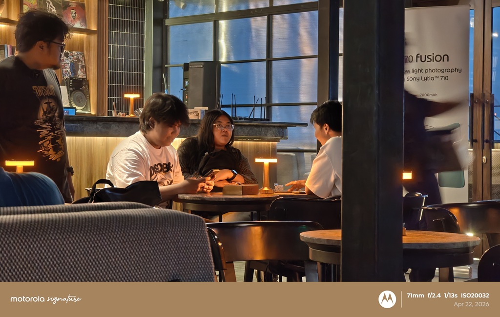 Jajal Kamera Motorola Signature di Bus Wisata Jakarta