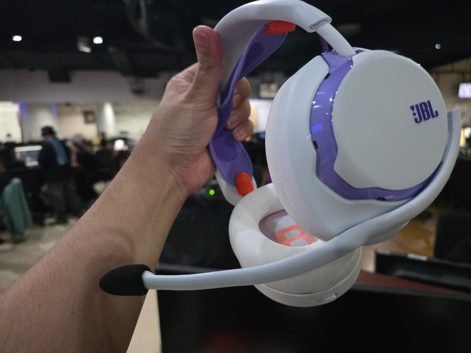JBL Quantum 650, Headset Gaming Nirkabel, Modular, Keren
