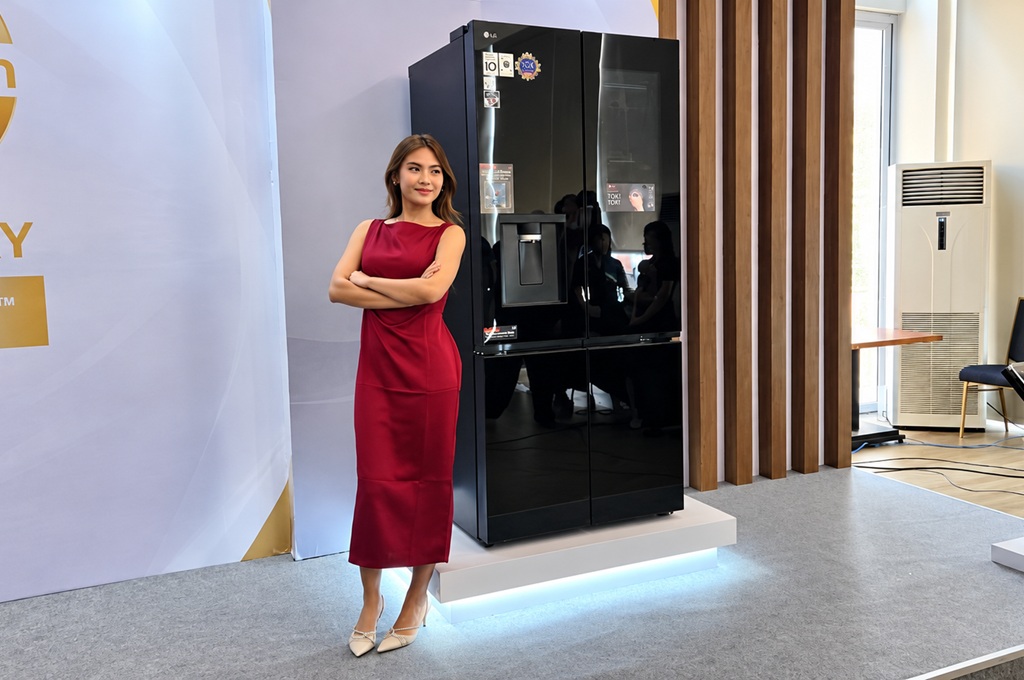 LG InstaView Refrigerator - 2