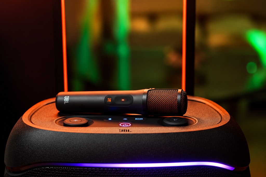 LS_JBL_EASYSING_MICS_LIFESTYLE_RF401127_x1